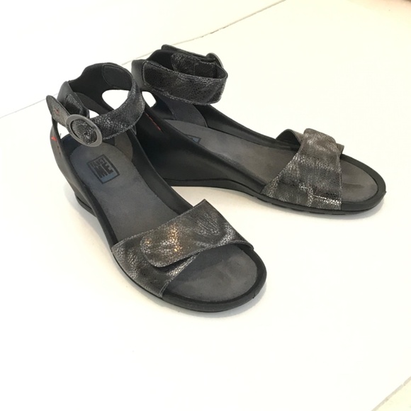 WOLKY Wedge Comfort Sandals Leather Black Metallic Gray Women’s Size 8 EU 39 - Picture 16 of 16